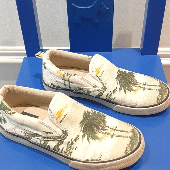 Boys Gap Shoes - Picture 2 of 3